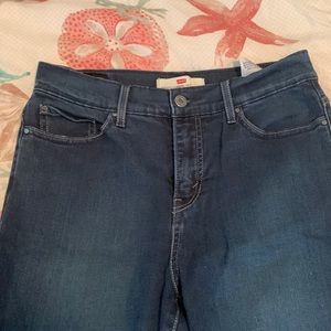Levi’s Perfectly Slimming 512 Bootcut Jeans size 10 but more like an 8.